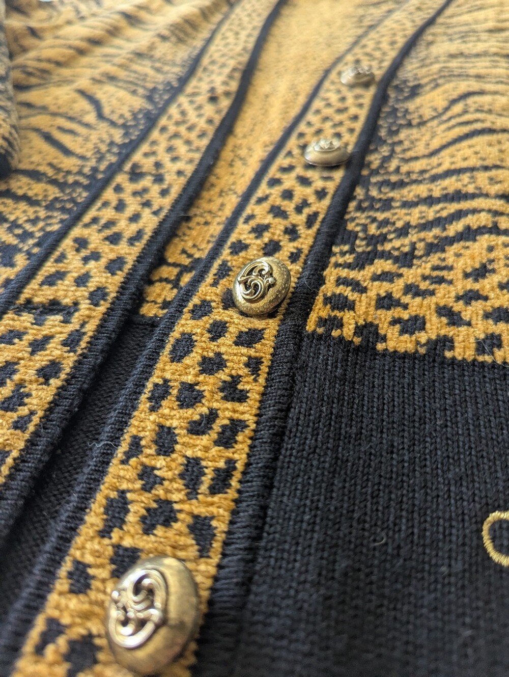 Vintage 90s Tiger Print Long Cardigan With Embroidered Tigers - Picture 4 of 13